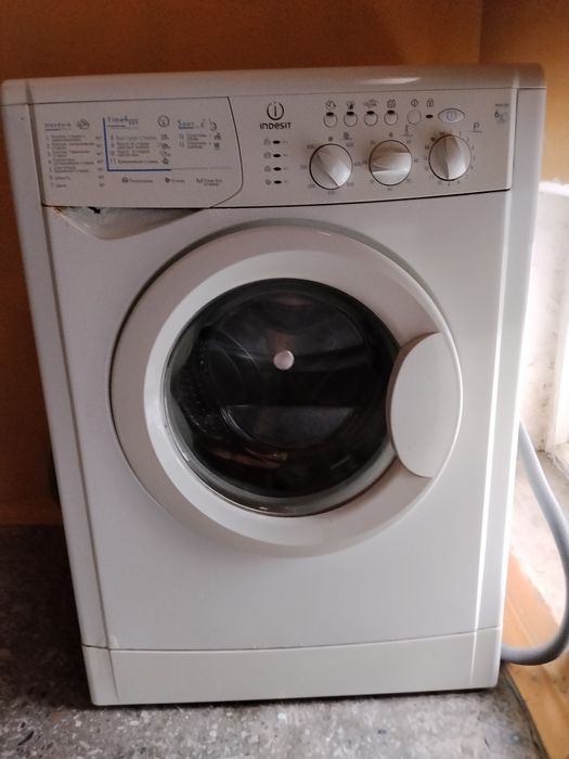 Продаю стиральную машинку INDESIT