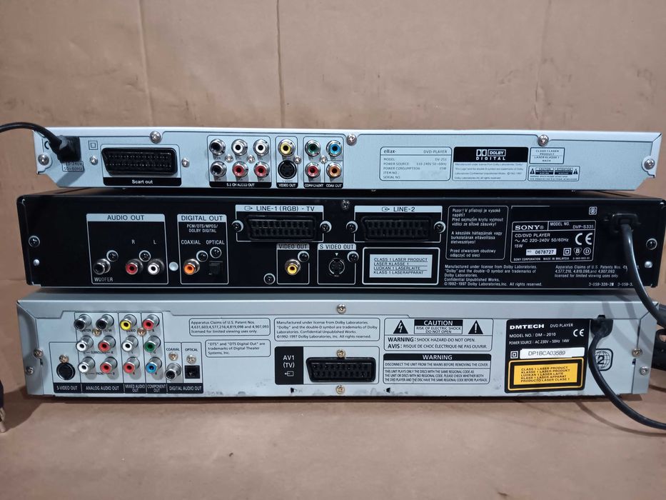 Magnetofon, casetofoane, DVD-playere, tuner, radio.