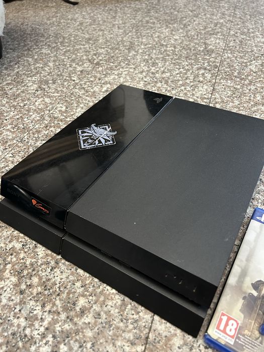 Vand ps4 in stare foarte buna
