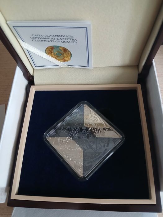 Коллекционная  монета MYSYRLYQ TANYM из серии монет "Идеи мироздания"