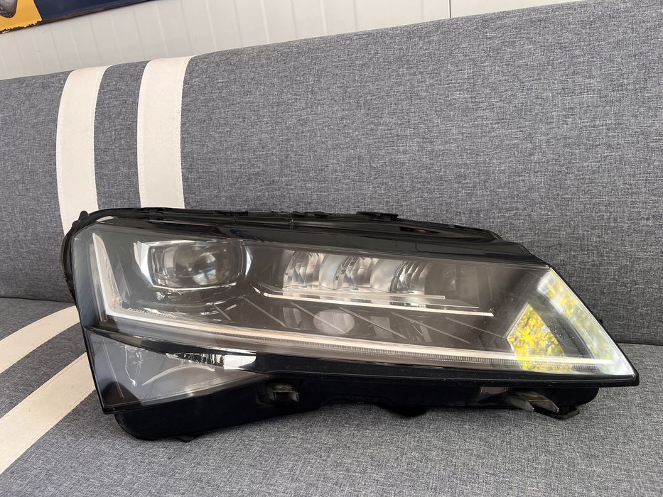 Десен фар за Skoda Superb 3 facelift 2019-2024