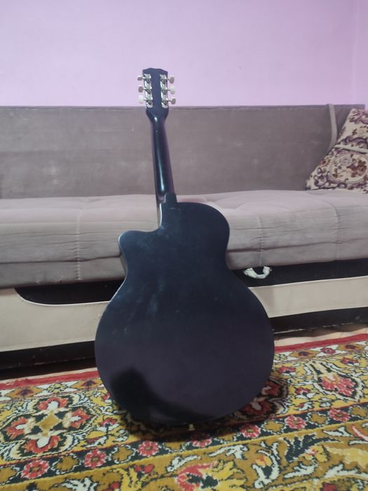 Гитара в хорошем состоянии