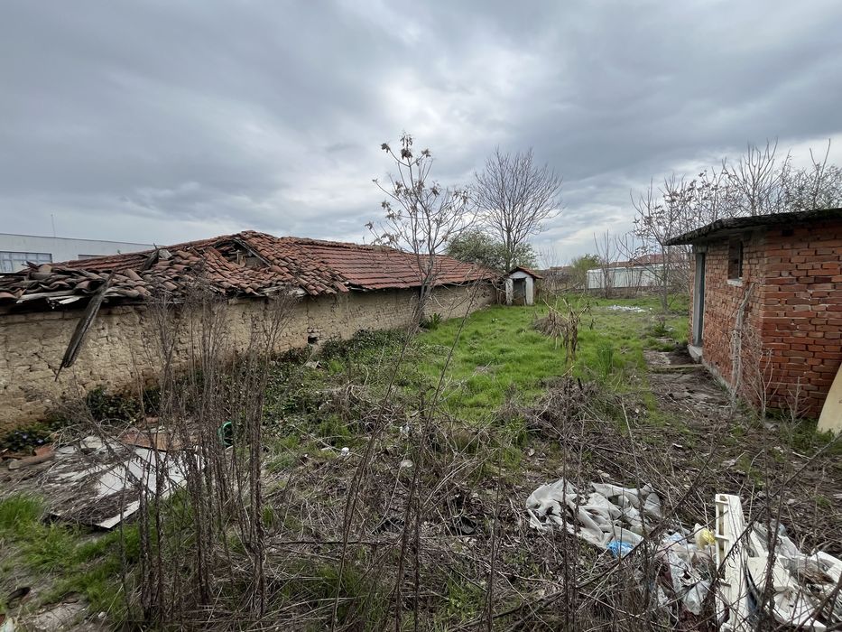 Продават се два съседни имота на главен път – с. Стряма