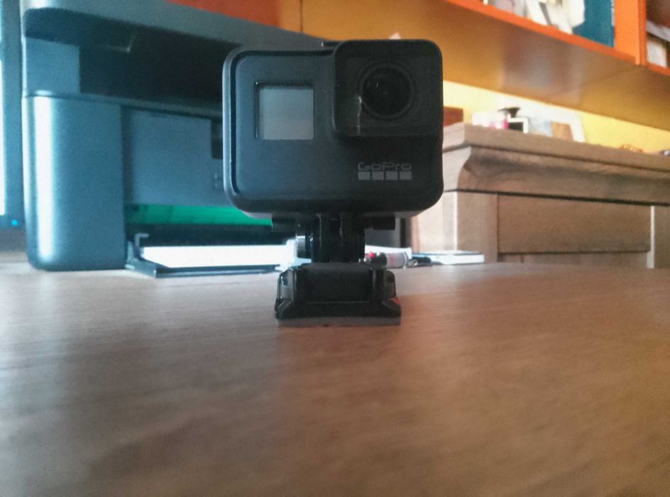 Продавам GoPro Black 7