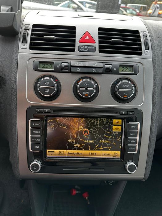 2010 Vw Touran Cross 7 Locuri - 2.0 TDI 140CP - Full Option!