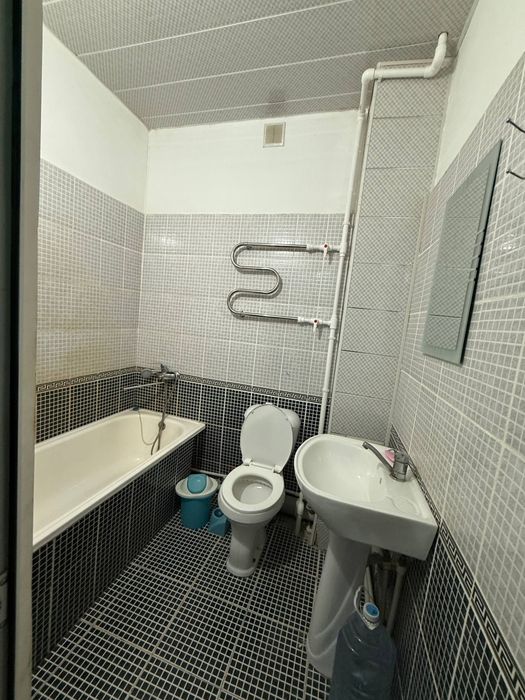 2 xonali kvartira sotiladi