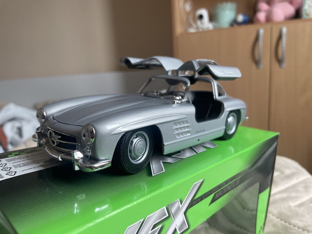 Welly Mercedes Benz 300 SL - 1:24