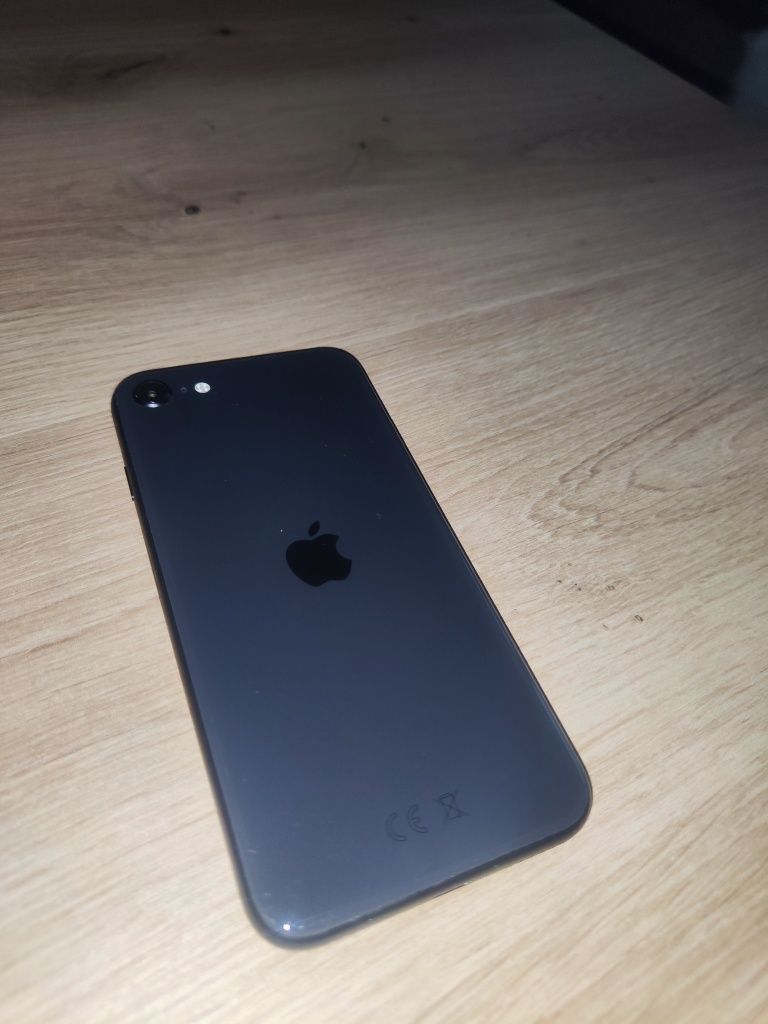 iPhone SE 2020 128 с подаръци