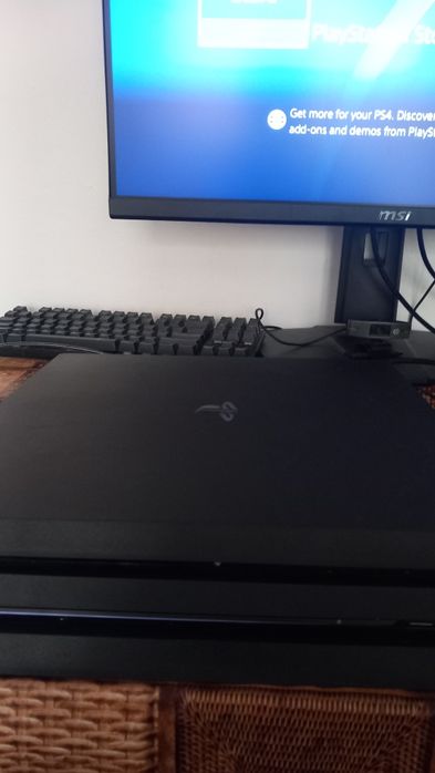 Ps4 pro 1tb cu 9 jocuri incluse