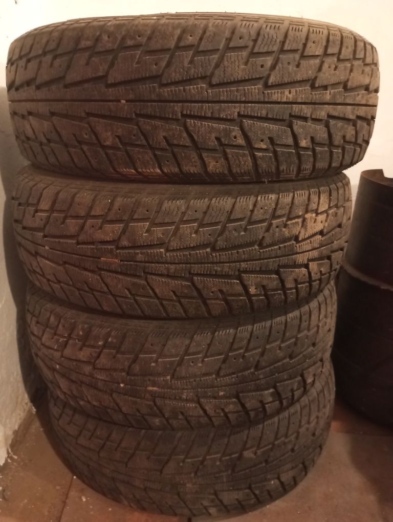 Б/у резина Р.236/65 R17