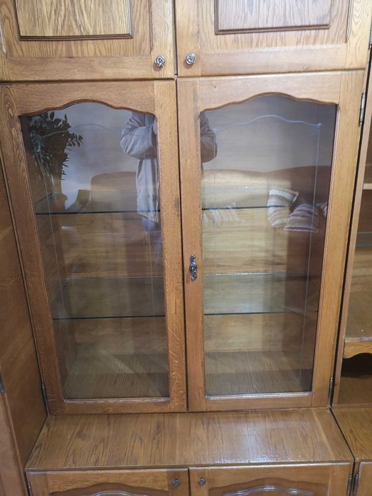 dulap-vitrina cu geamuri , lemn masiv