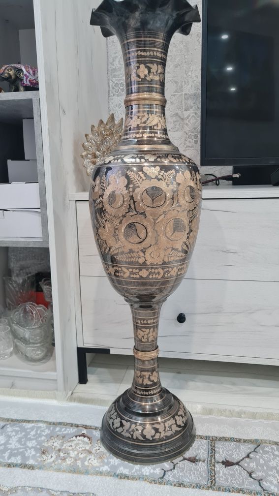 Шикарная напольная ваза