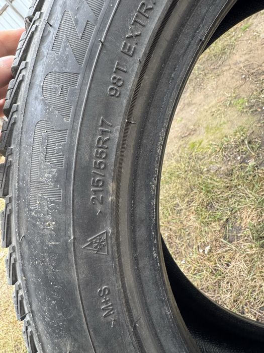 Продам зиные шины шипы