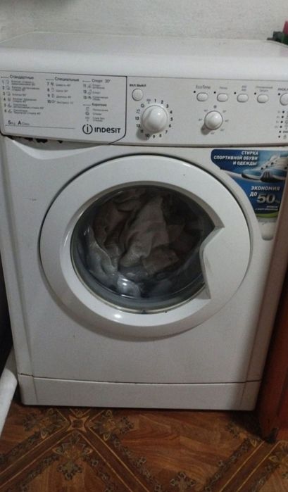 Продам стиральную машину "Indesit" на запчасти.