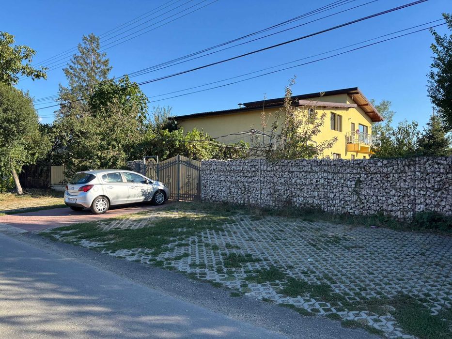 Proprietar-vilă foarte spațioasă   mobilată și utilată  7 dormitoare.