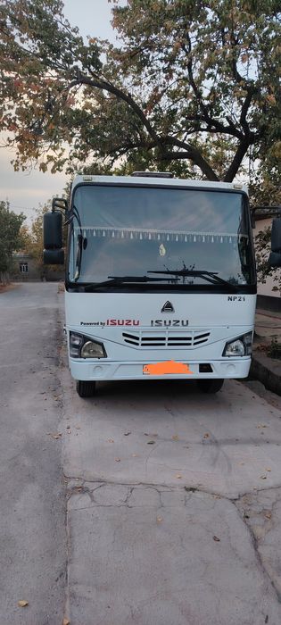 Isuzu avtobus 2012