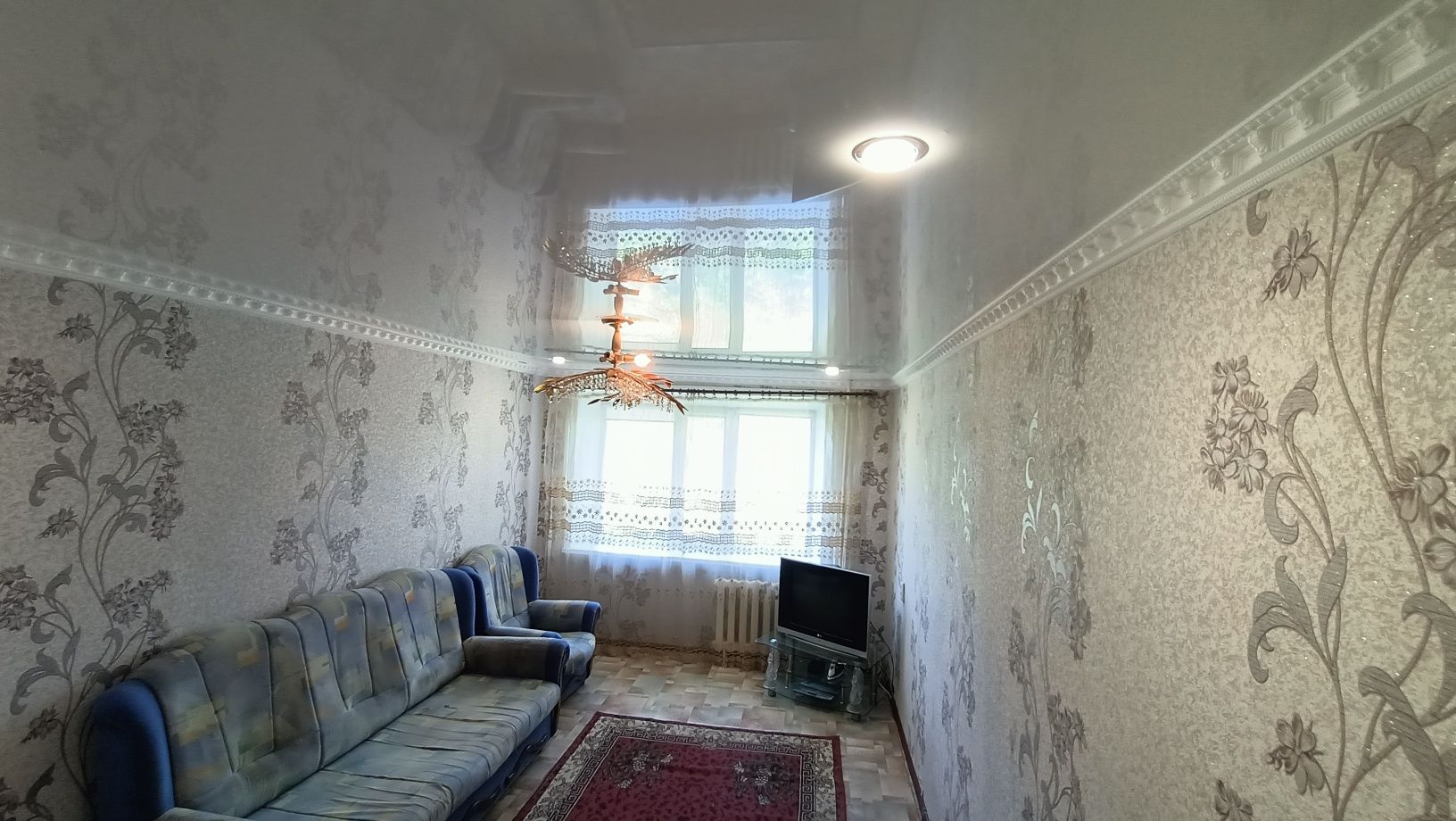 Продам двухкомнатную квартиру по улице Бауыржан Момышулы 117 .