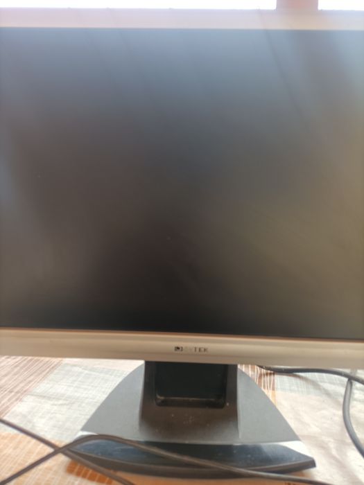 Monitor și tastatura