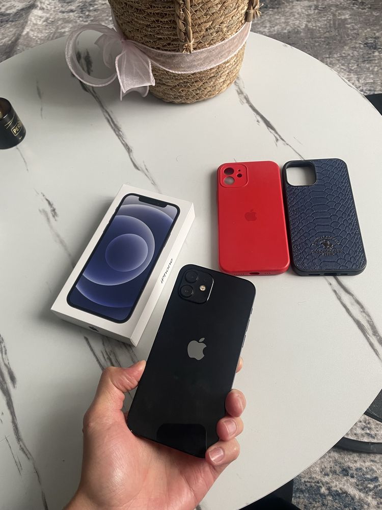 Продается IPhone 12 в отличном состоянии.