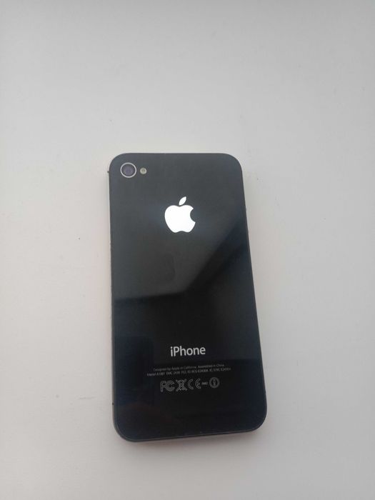 Продам iPhone 4S на запчасти
