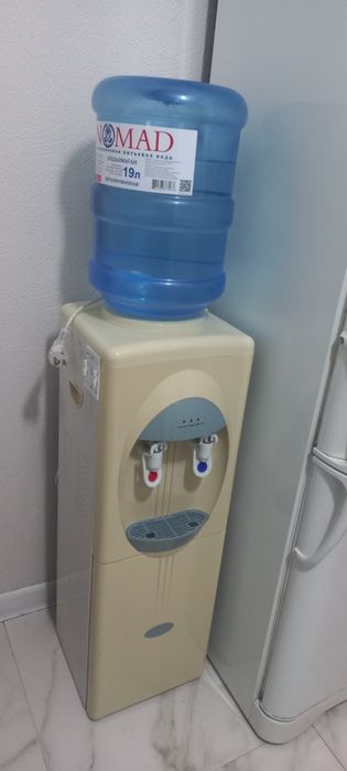 Диспансер кулер для воды