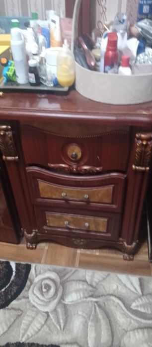 продается комод с зеркалом