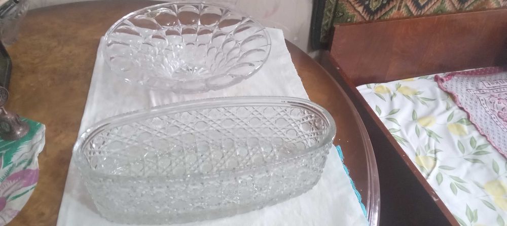 Ваза из Богемского стекла и хрустальная "ладья"