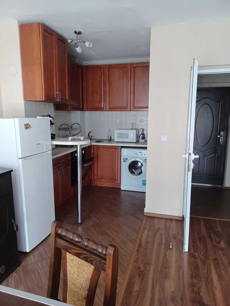 Дава се под наем Двустаен апартамент в Велинград - 70 кв.м за 255 € - Снимка #1