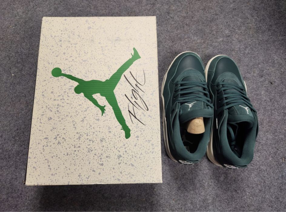 Чисто нови Обувки на Nike Jordan