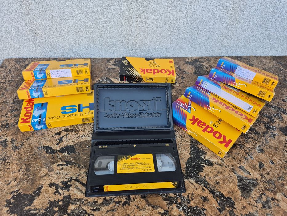 Vând 10 casete video VHS originale Kodak ,colecție de filme diferite