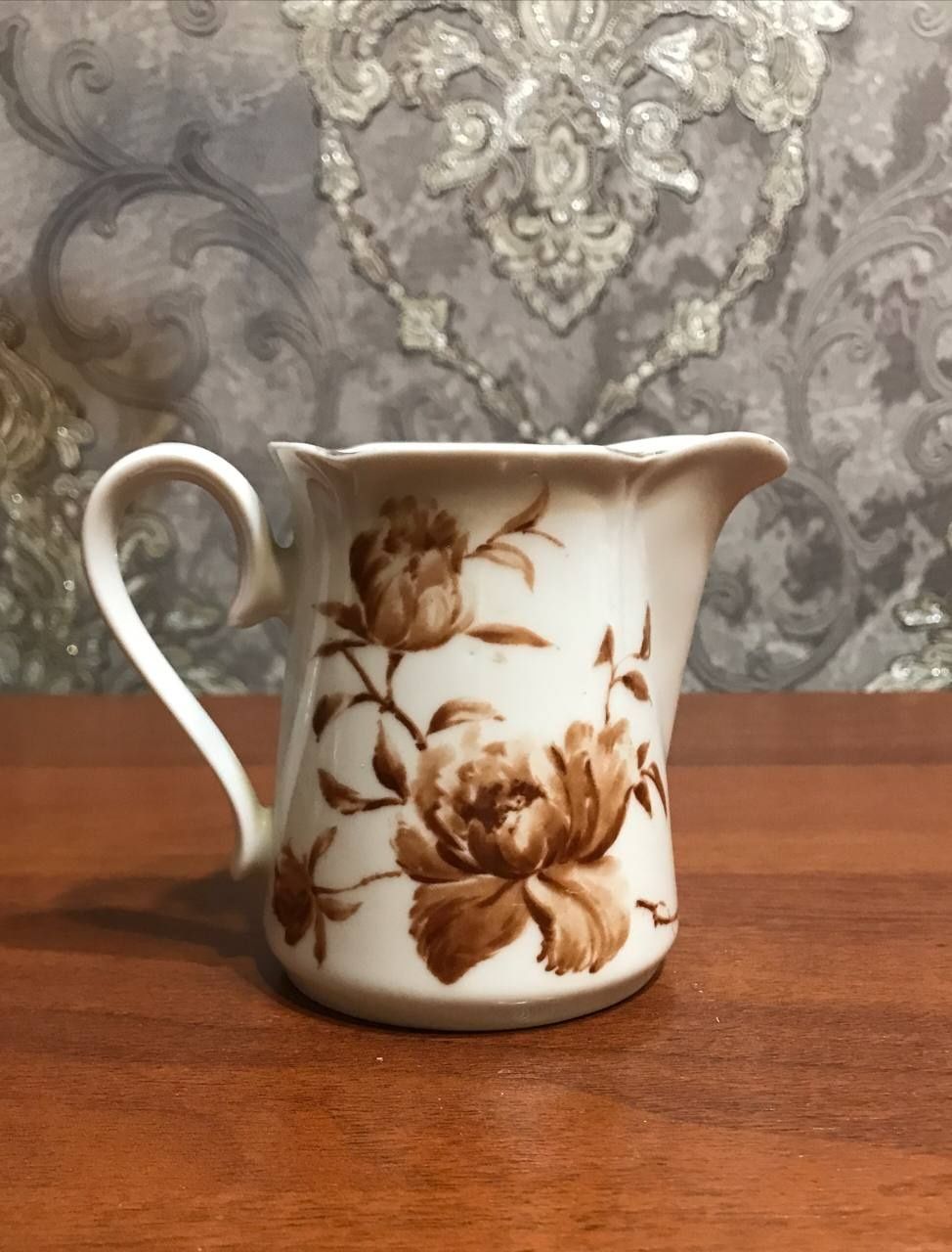 Молочники от сервизов.