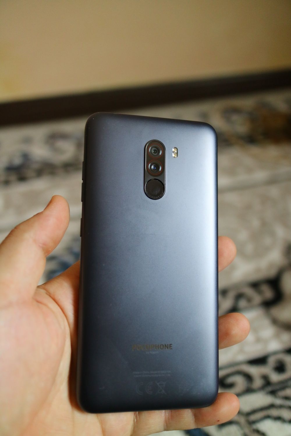 Poco F1 (flagman, snapdragon 845)