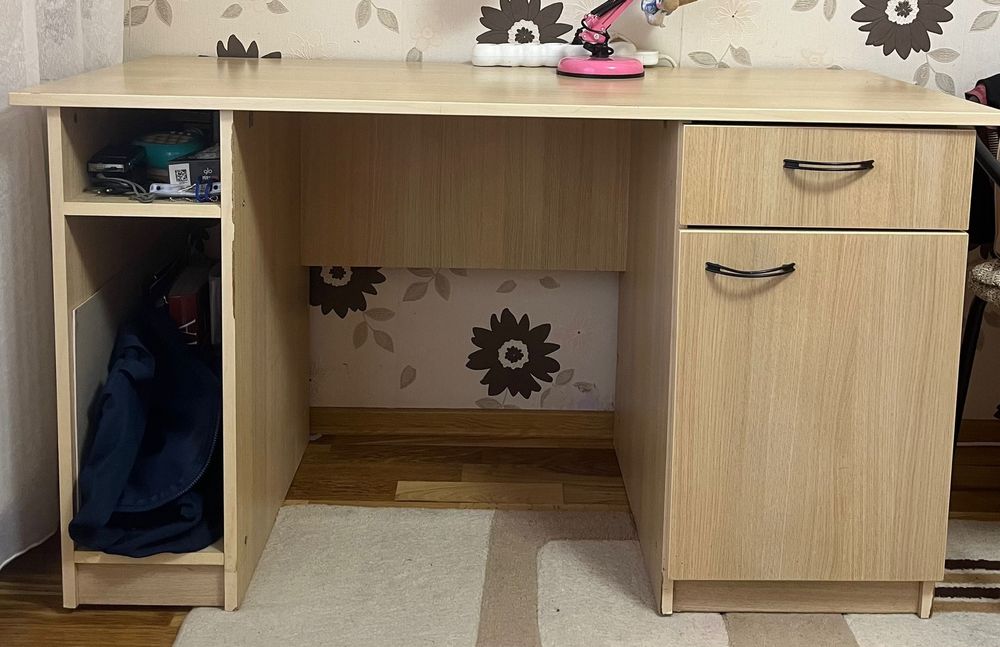Vând mobilier diferite corpuri