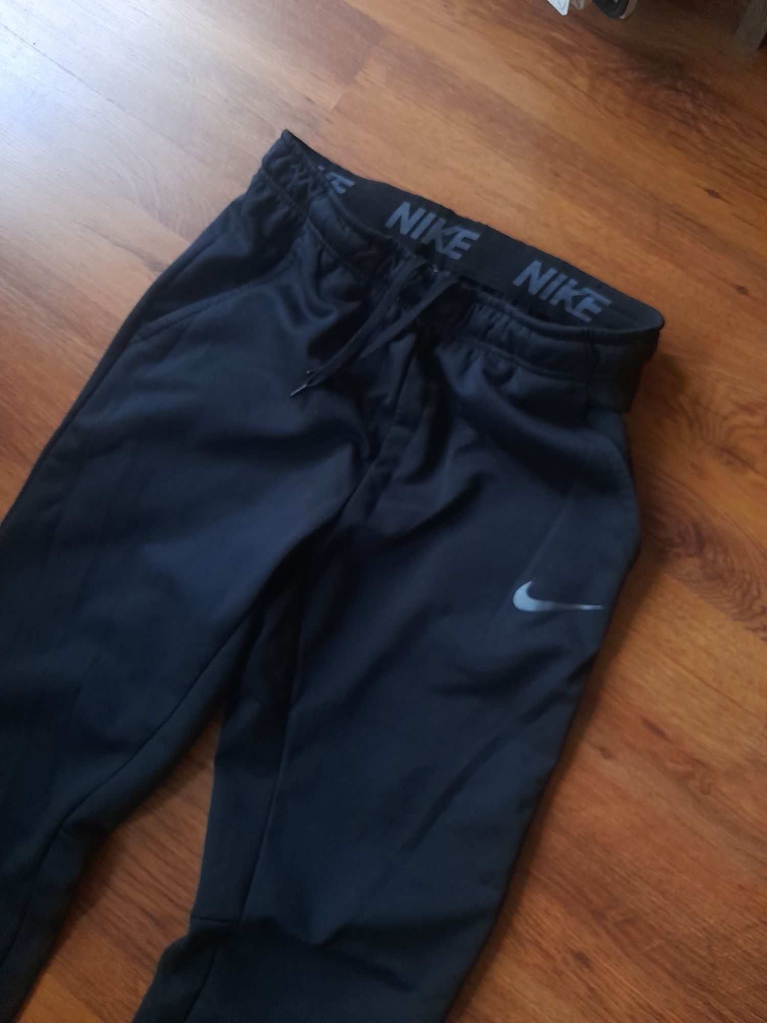 Nike dri fit мъжко долнище M размер.