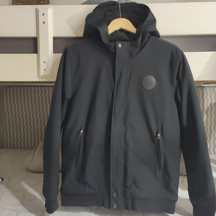 Vând geaca HUGO BOSS