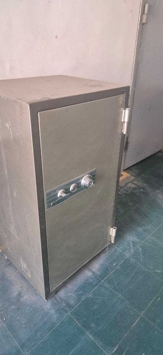 Продам  СЕЙФ песочный отличного качества