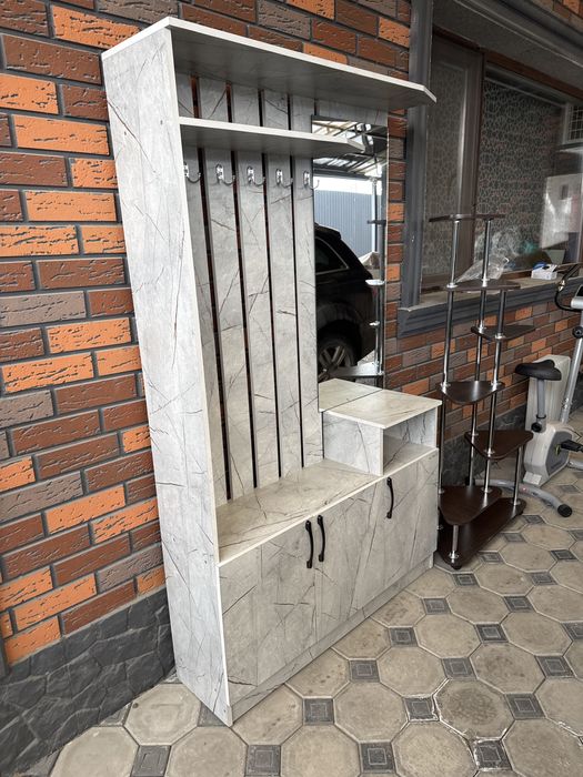 Прихожка , вешалка , шкаф