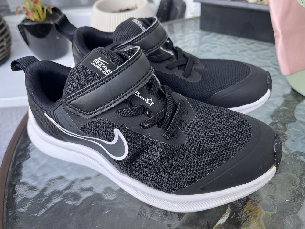 Маратонки Nike 33