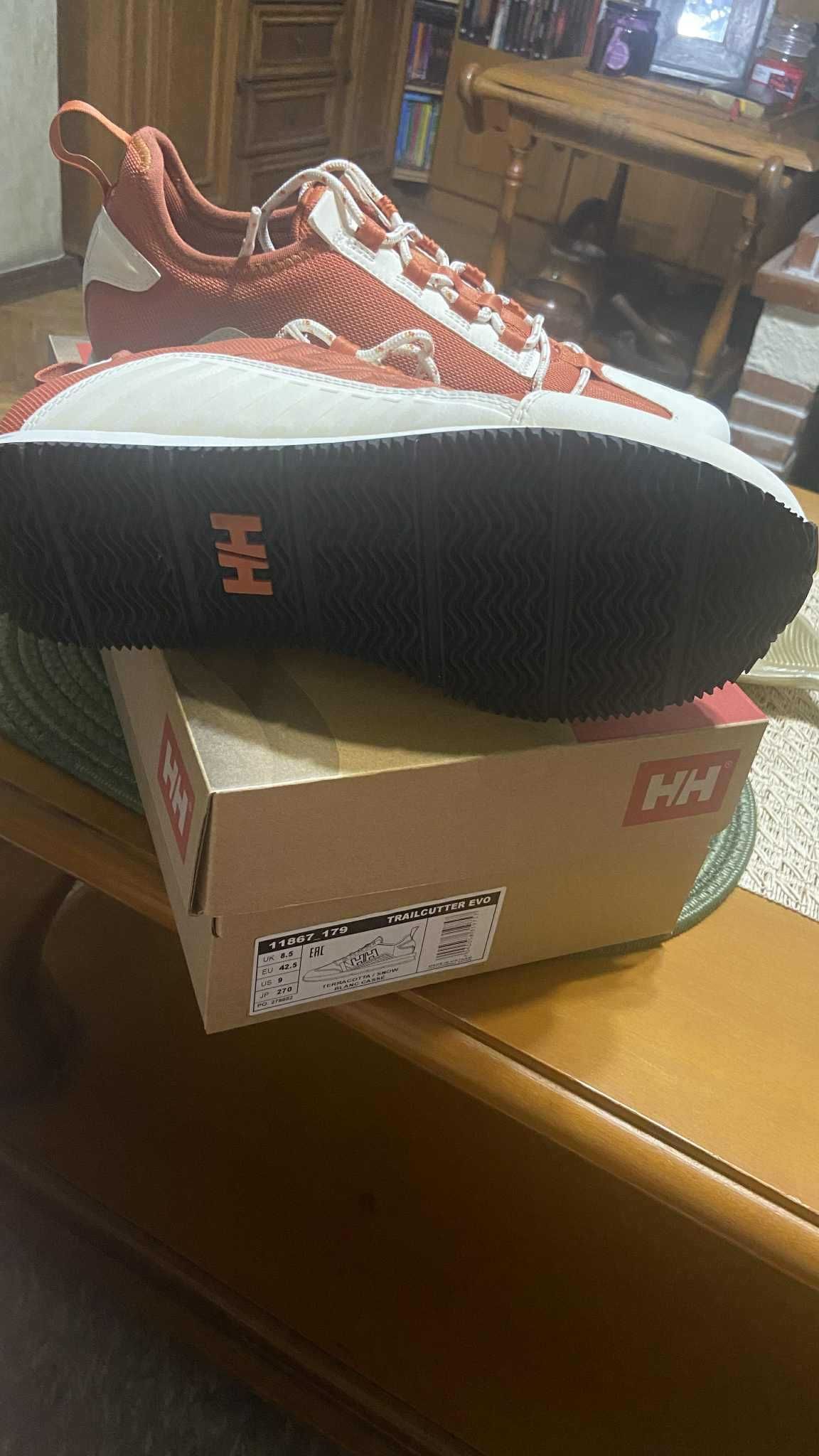 Мъжки обувки на Helly Hansen