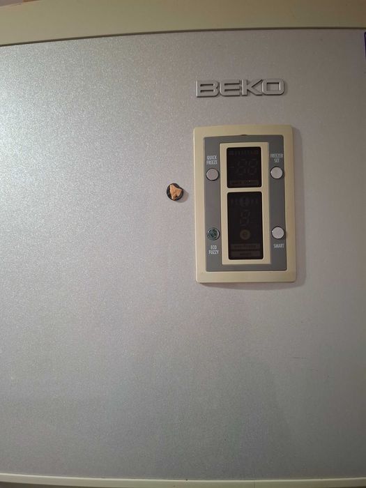 Vând combina frigorifica Beko