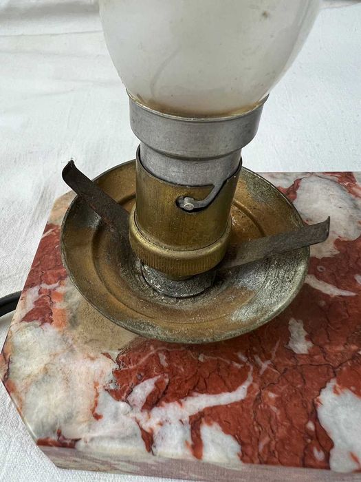 Lampa Art Deco cu caine pe placa de marmura