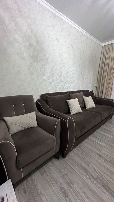 Продаю диван евро мебель очень качественный в связи с переездом.