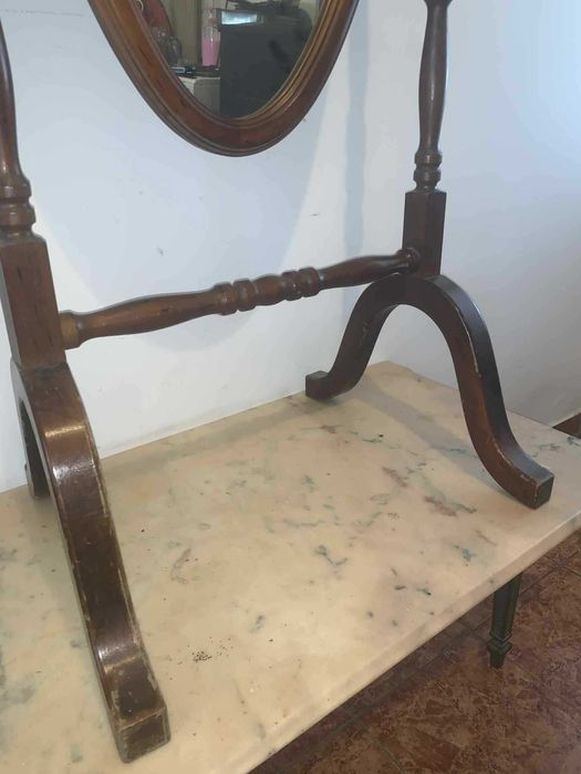 Oglinda rabatabila pe suport de lemn cu ornament din bronz