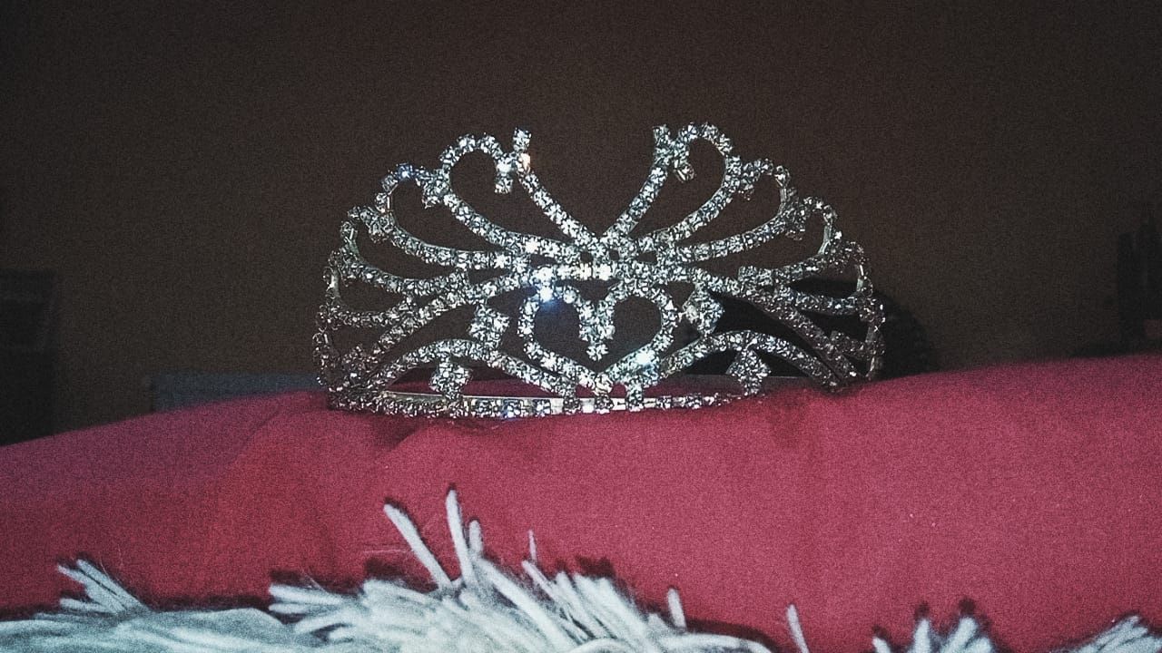 Diademe pentru evenimente sau accesorii pentru poze