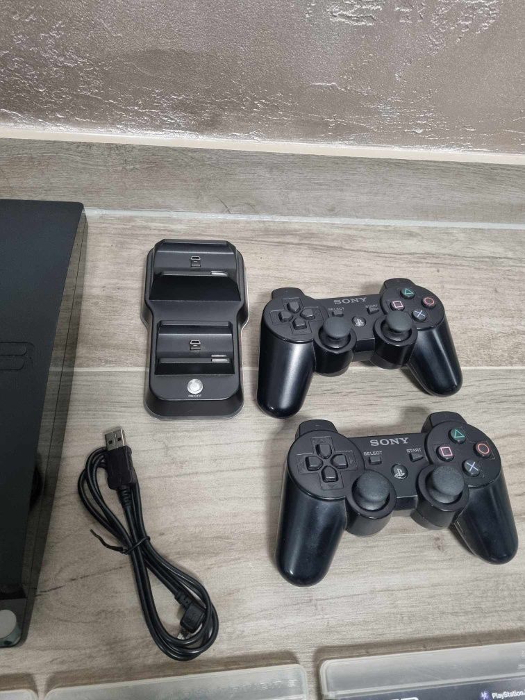 Playstation 3 слим с 15 игри.