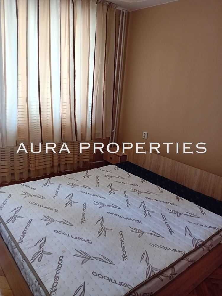 Дава се под наем Двустаен апартамент в Разград, Център - 80 кв.м за 255 € - Снимка #3
