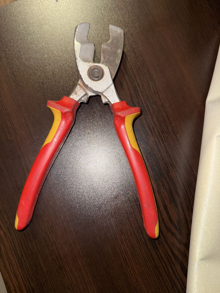 Клещи за рязане на кабел Knipex