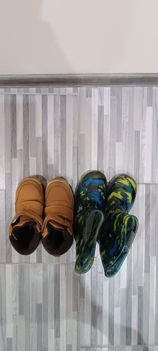 Детски ботуши-2 чифта-20 лева