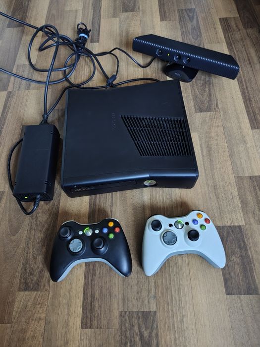 Jucarie Xbox 360 modat + kinect + 30 jocuri perfect functional