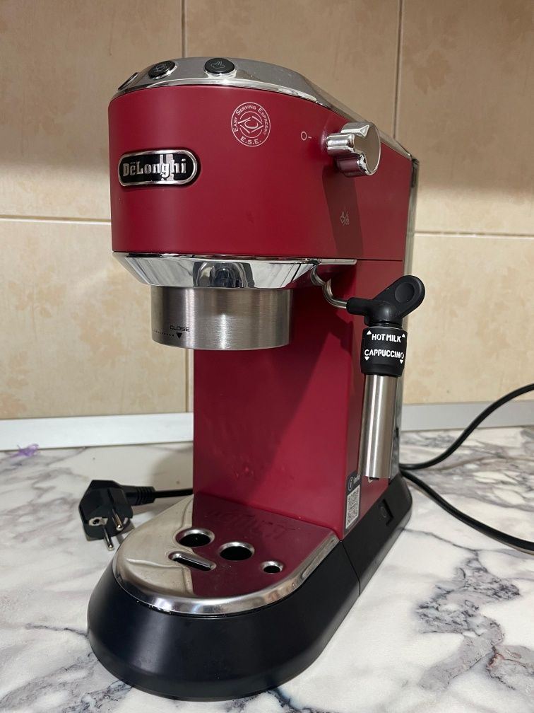 Espressor cu garanție 2 ani De'Longhi Dedica Style EC 685, 1300 W, 15